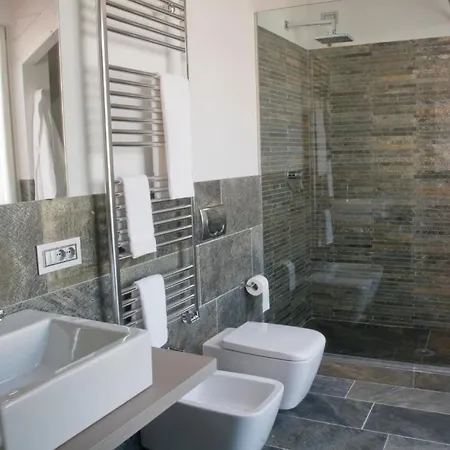 Ξενοδοχείο Di 4*