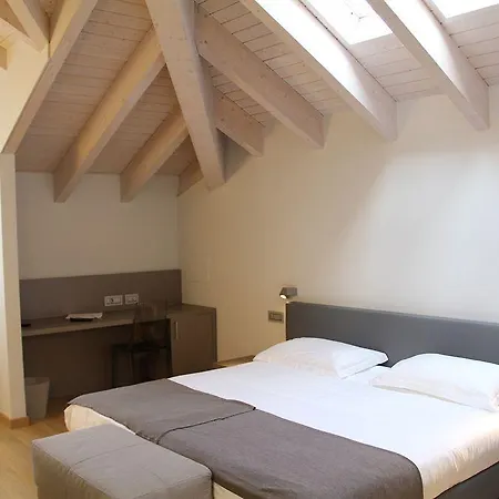 Di Ξενοδοχείο Βαρέζε