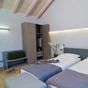 Ξενοδοχείο Di 4*