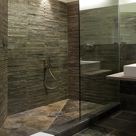 Di Hotel